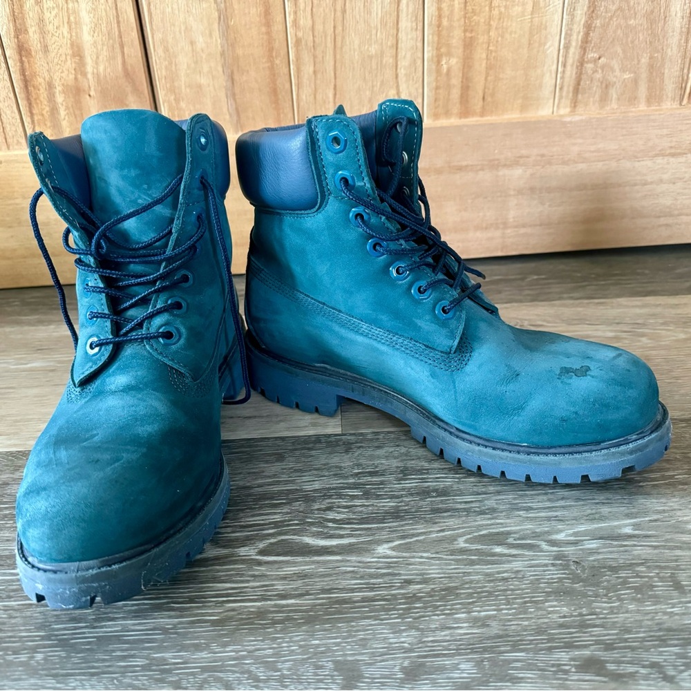 Timberland Blue boots. Men’s 6.5/Womens 8.5